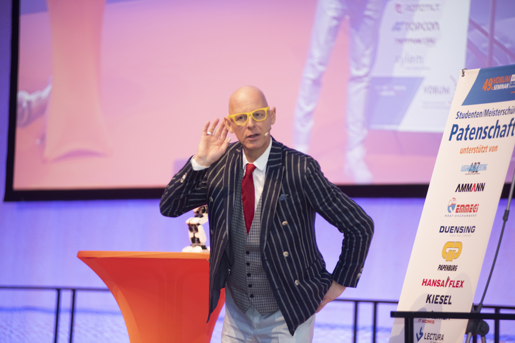 Impulsvortrag digitalisierung und show und Moderator, - vortragsredner digitalisierung - digitalisierung impulsvortrag - digitalisierung zukunft - Redner für Digitale Transformation - Referent Digitalisierung - show digitalisierung